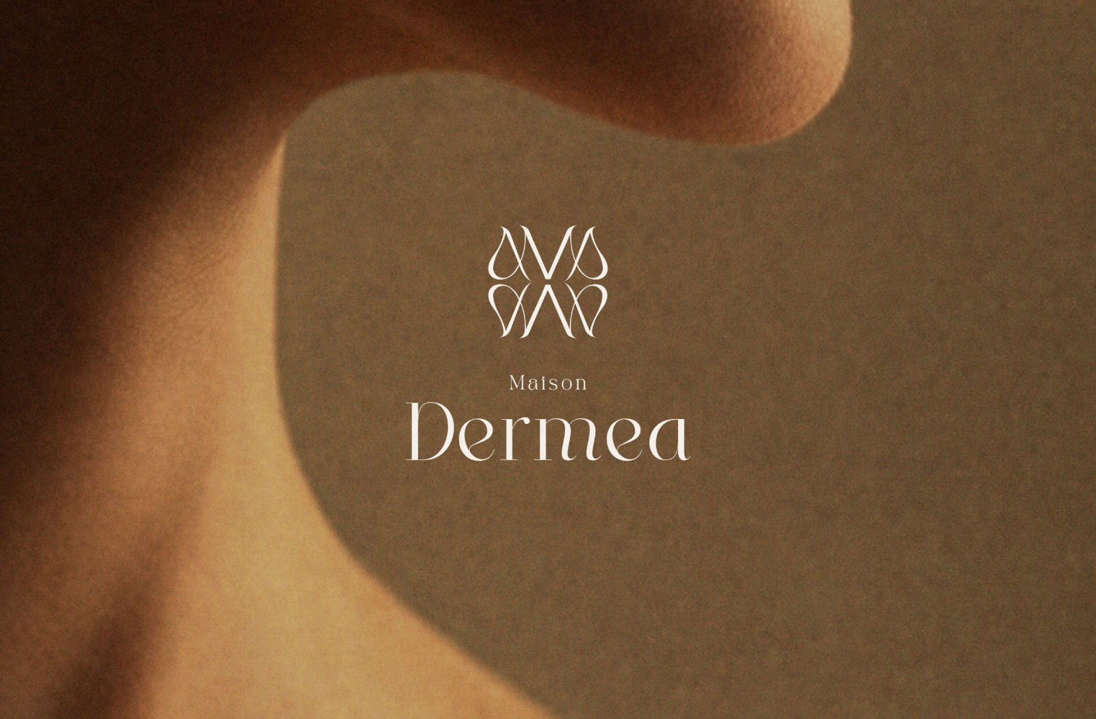 Logo institut de beauté haut de gamme Maison Derméa avec monogramme élégant et identité clinique premium